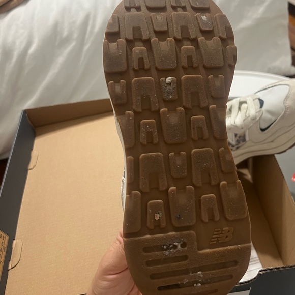 New Balance 5740- SOLD OUT EVERYWHERE! - Picture 2 of 5